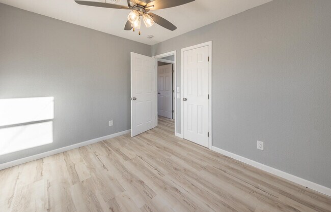 Photo - 5409 Ave D