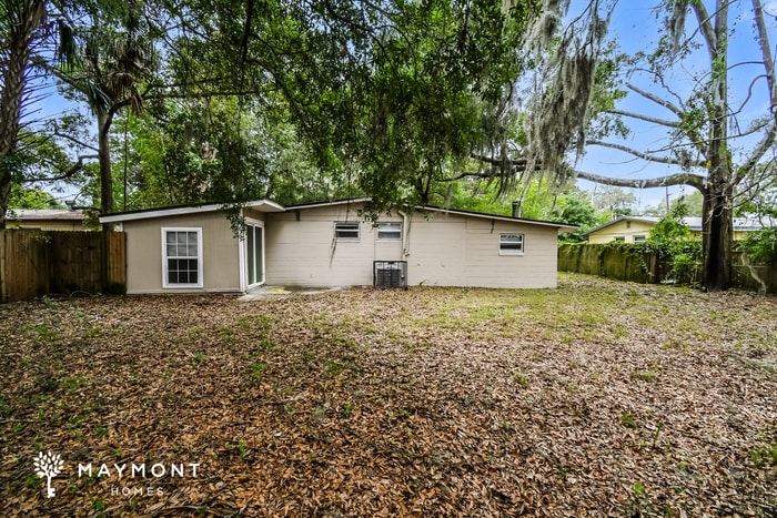 Photo - 260 Lee Dr