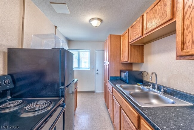 Building Photo - 220 N 10th St Unit 7