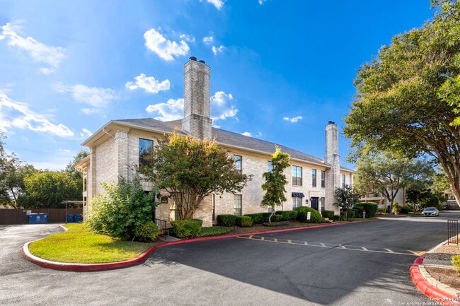 Building Photo - 2611 Eisenhauer Rd