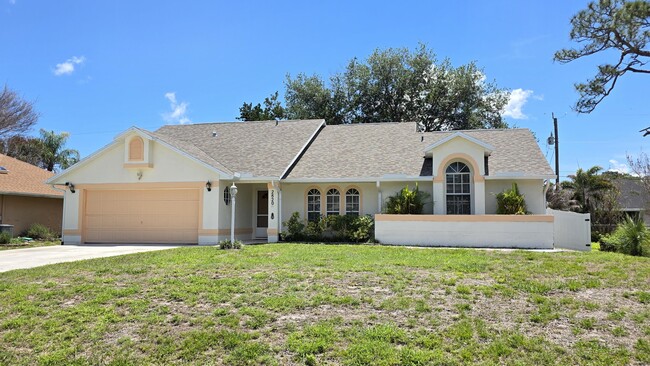 Building Photo - 2820 SE Pace Dr