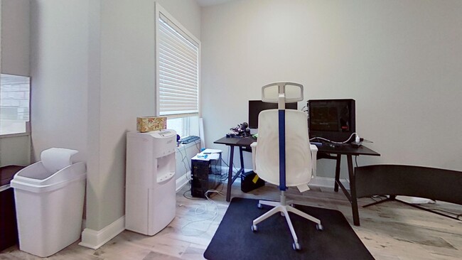 Photo - Top Floor East Lakeview Studio Apartment Unit 3164 3N