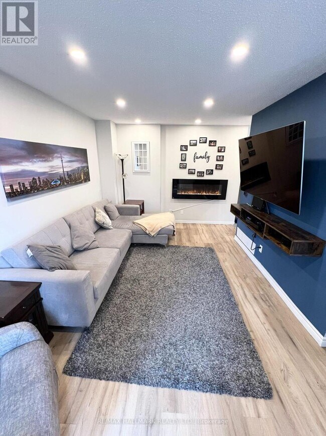 Photo - 15 Guildwood Pkwy