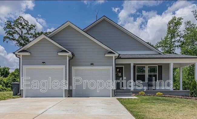 Photo - 205 Evergreen St House