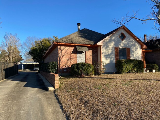 Photo - 1607 Salisbury Pl