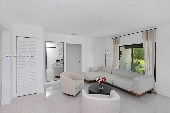 Photo - 231 NE 45th St