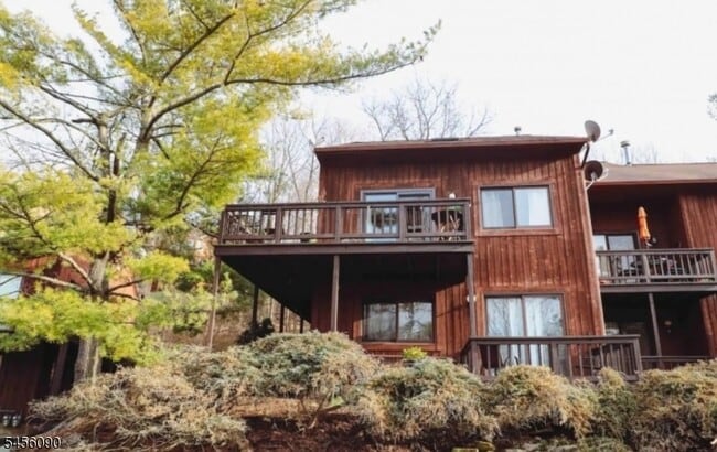 Building Photo - 12 Stonehill Dr