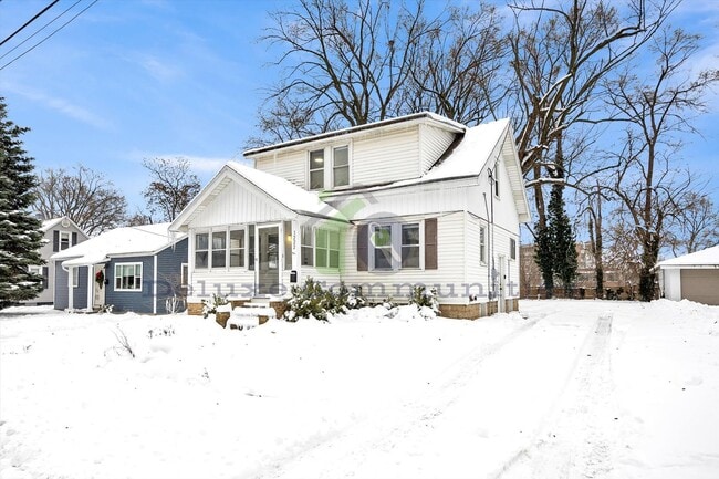 Photo - GORGEOUS 4 BEDROOM HOME!!! Available NOW- Month to month lease only!