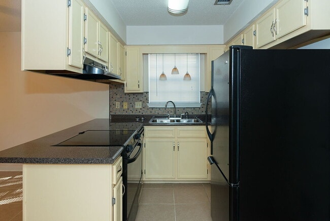Photo - "Charming 3-Bed Oasis in Shalimar with 2 F...