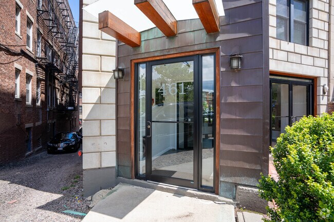 461 Park Drive está ubicado en el submercado Audubon Circle de Boston. - 461 Park Dr