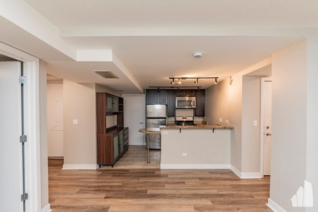 Photo - 1912 N Lincoln Ave Unit 1912-B01