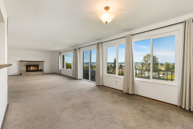 Charming 2BR/2BA Home with Private Balcony... - Charming 2BR/2BA Home with Private Balcony... Unit #2