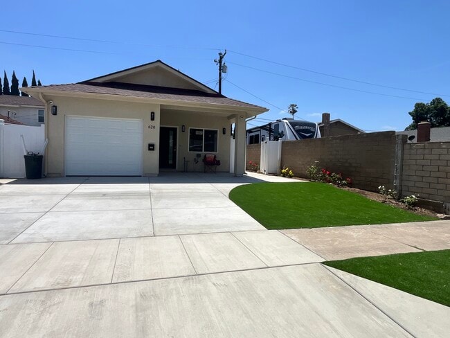 Photo - 620 E Buckeyewood Ave House