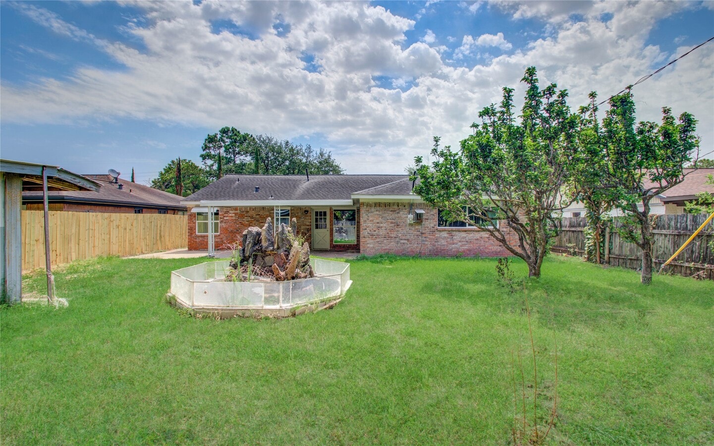 Photo - 7902 La Roche Ln