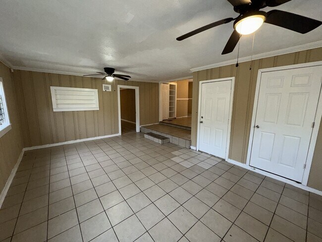 Photo - 2704 Shannon St