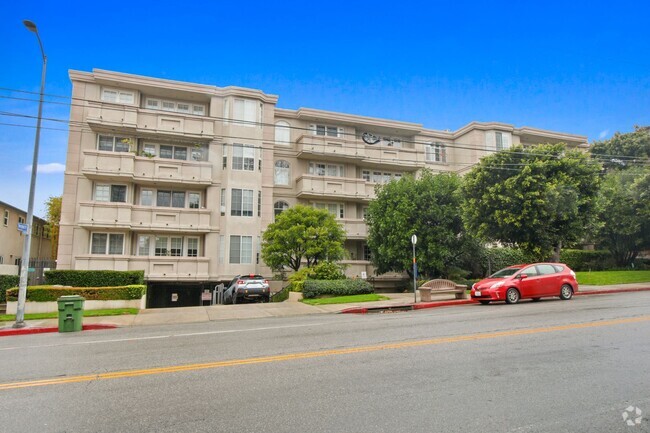 Building Photo - Bright and Spacious condo in Brentwood Unit 208