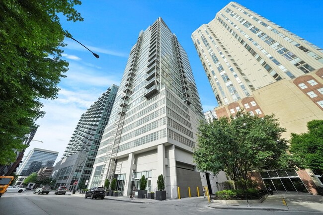 Building Photo - 653 N Kingsbury St Unit 1207