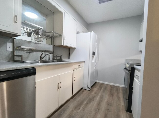 Photo - Cozy 2 bed, 2 bath home in SOUTHLAND PARK ADDITION AVAILABLE NOW!