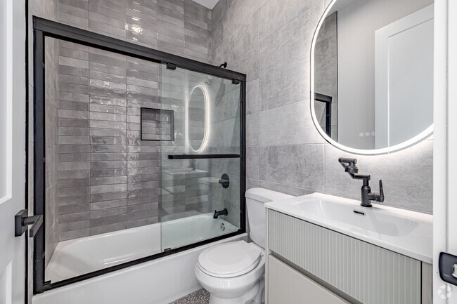 3BR, 2.5BA w/Den - 1,325SF - Second Bathroom