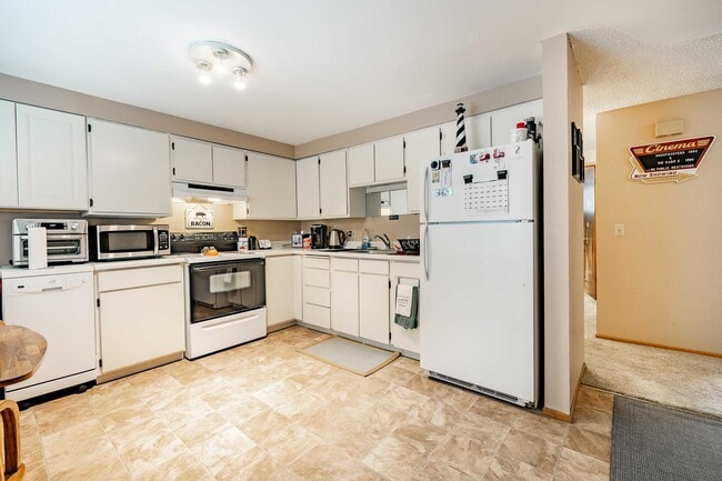 KItchen - 1072 Mitchell Ave Unit C