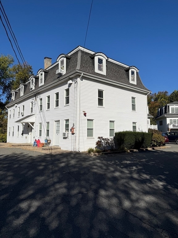 Building Photo - 19 Railroad St Unit A2