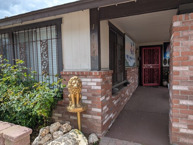 Front Entrance - 1045 Union St