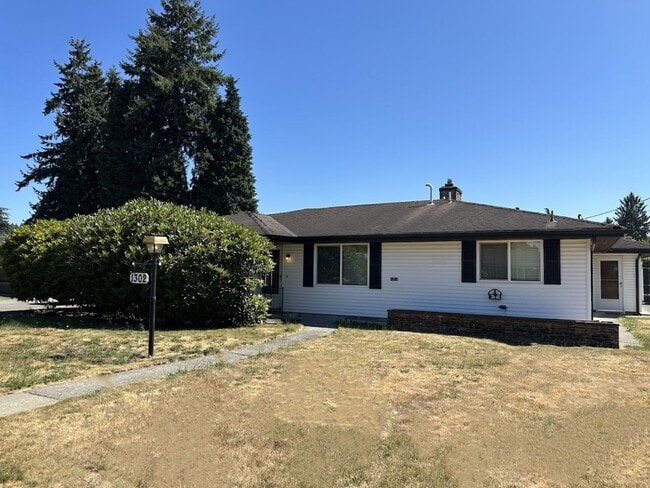 Building Photo - 2 bedroom - Retro Charmer in the Heart of ... Rental
