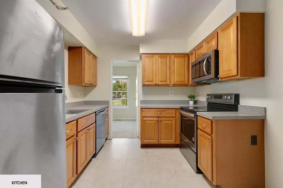 Photo - 74 N Whitney St