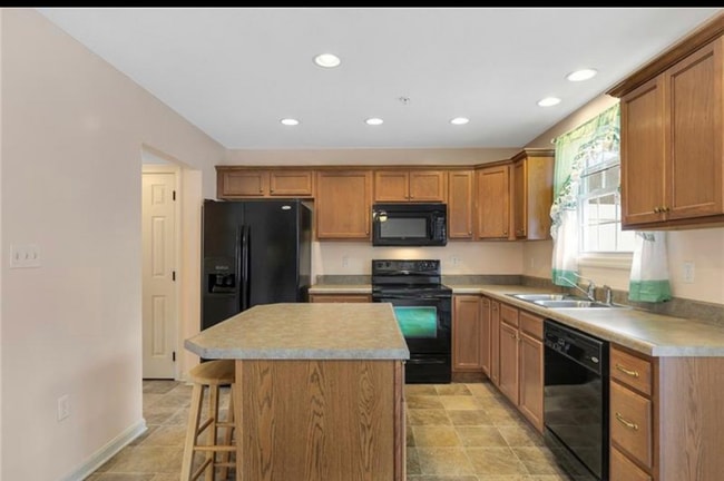 Photo - 225 Persimmon Lane