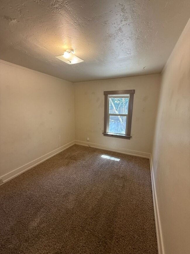 2130 Vine Ave