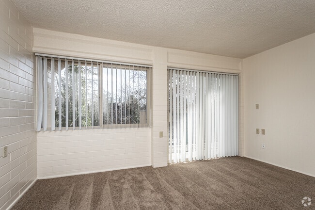 2BR, 1BA - 926SF