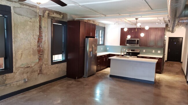 Photo - 6819 Avenue C