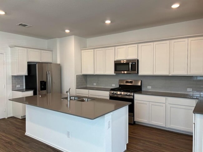 Photo - 313 Montauk Loop