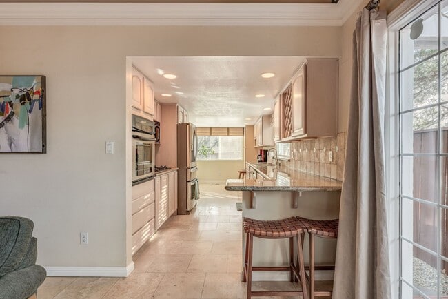 Photo - Fully Furnished Reno Retreat – Utilities Included & Flexible Lease Terms