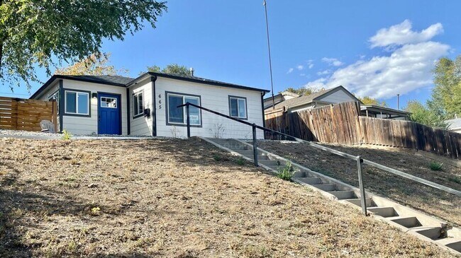 Photo - 665 Hooker St