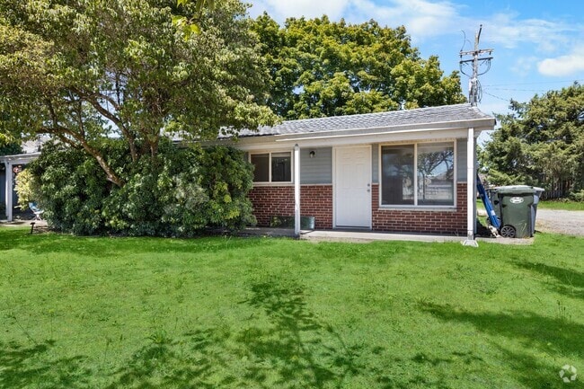 Building Photo - Cunningham Duplex Unit 8411 Rental