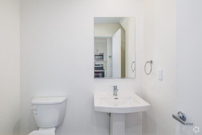 2BR, 1.5BA - 858SF - Bathroom