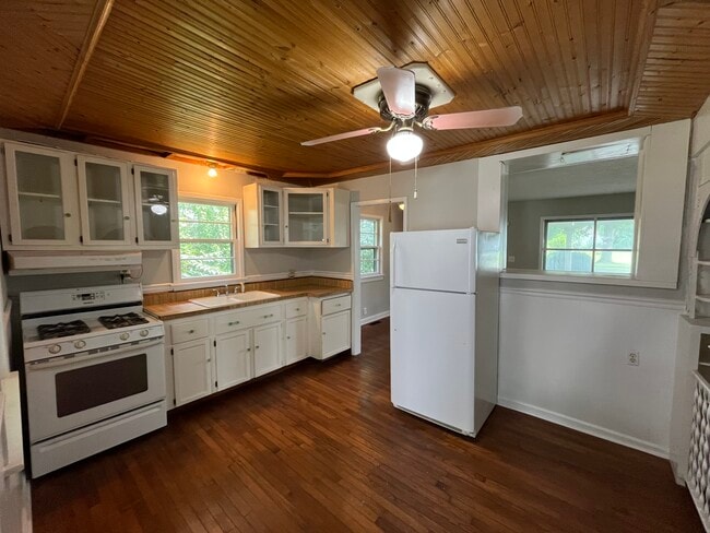 Photo - 412 Elva St