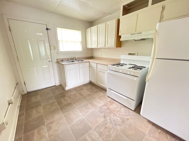 Photo - 1708-1708 Stewart St Unit 1706