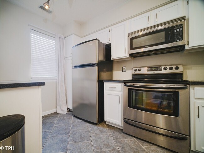 Photo - "Charming 2-Bedroom Gem with Granite Elegance in Charlotte's Heart!"