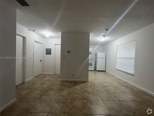 Building Photo - 921 NW 2nd Ave Unit 2 Rental