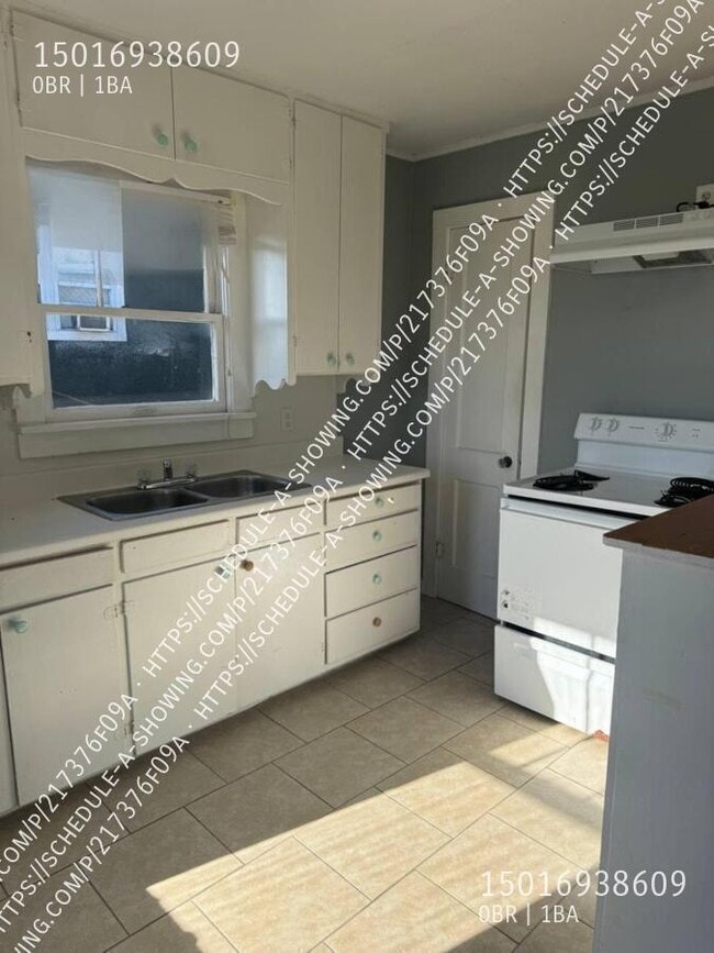 Building Photo - 324 Hawthorne St Unit B1 Rental