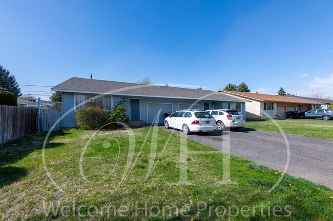 2 Bedroom Duplex Apartment with Garage and... - 2 Bedroom Duplex Apartment with Garage and... Unit 198 Tausick