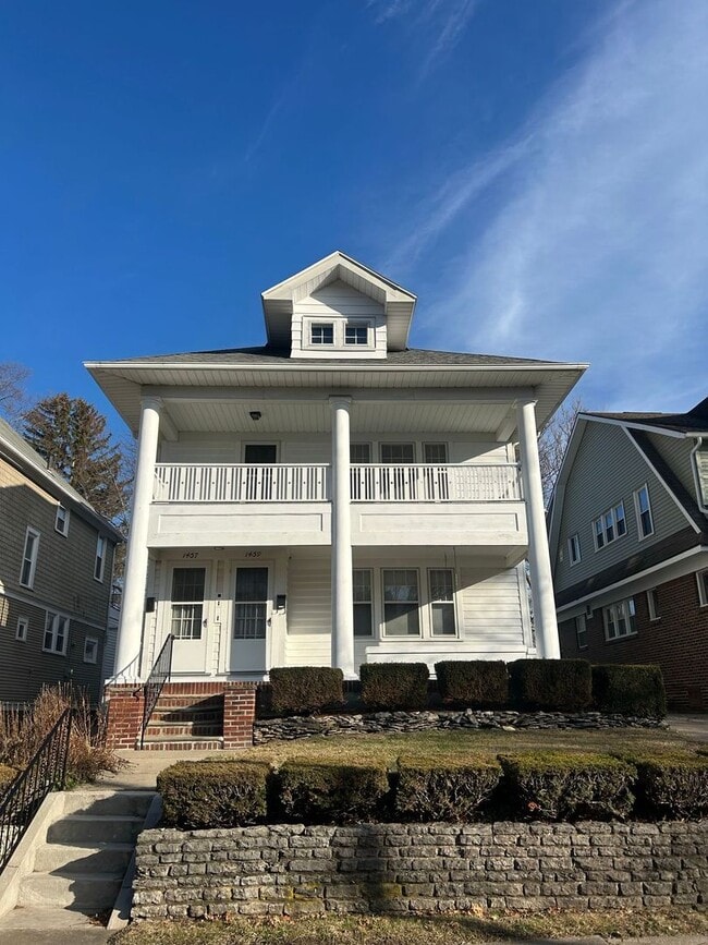 Building Photo - 1439 Vassar Dr Unit Upper