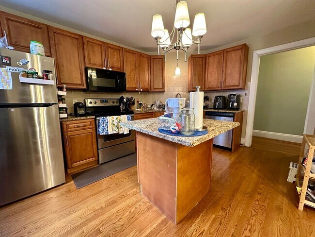 Photo - Perfect Apt: Modern, Sunny & Spacious!  Apt in The Perfect Location near BU Campus with Heat and ...