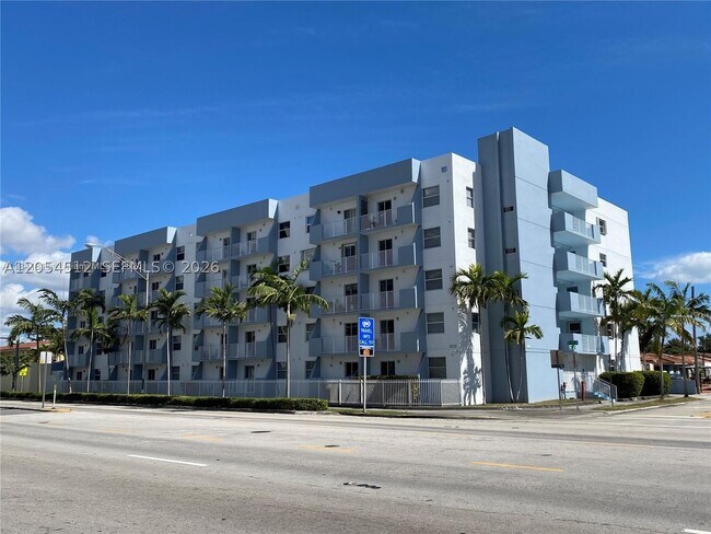 Building Photo - 2575 SW 27th St Unit 505