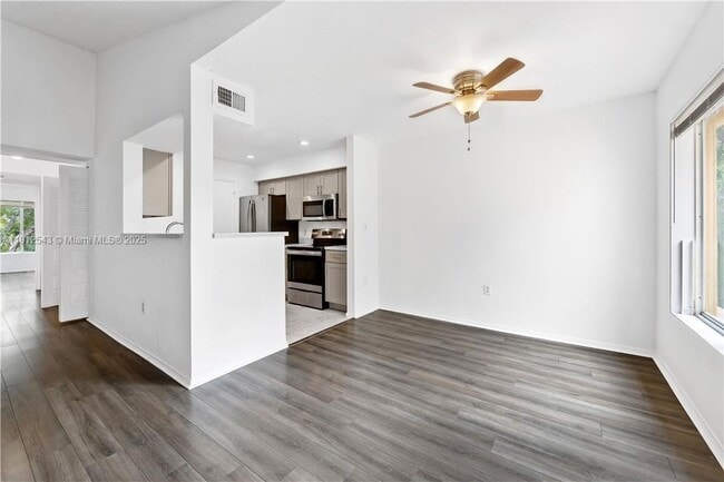 Photo - 2361 NW 33rd St Unit 613