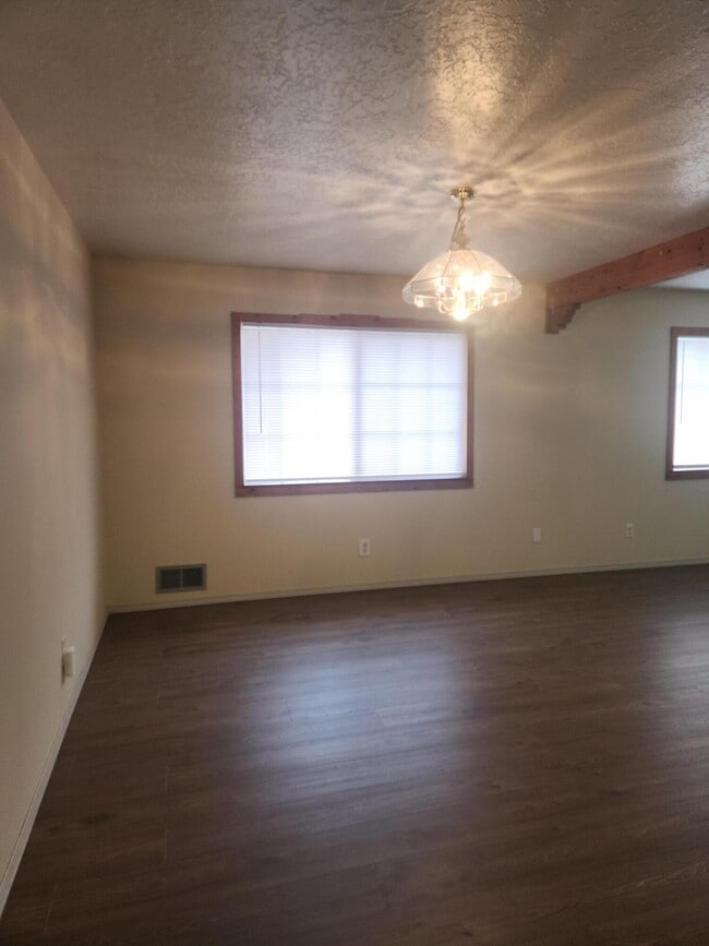 Photo - 8505 Hannett Ave NE