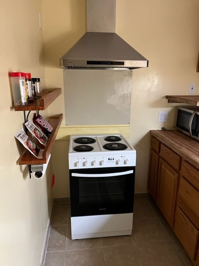 Photo - Furnished Efficency with Utilities Ready Now