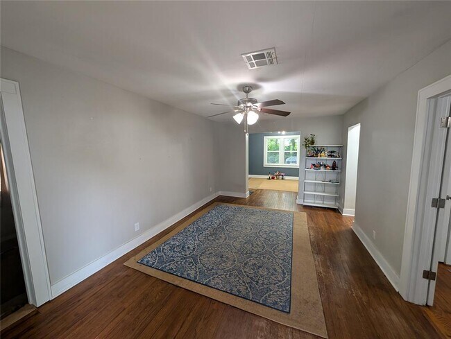 Photo - 101 Maple Ln